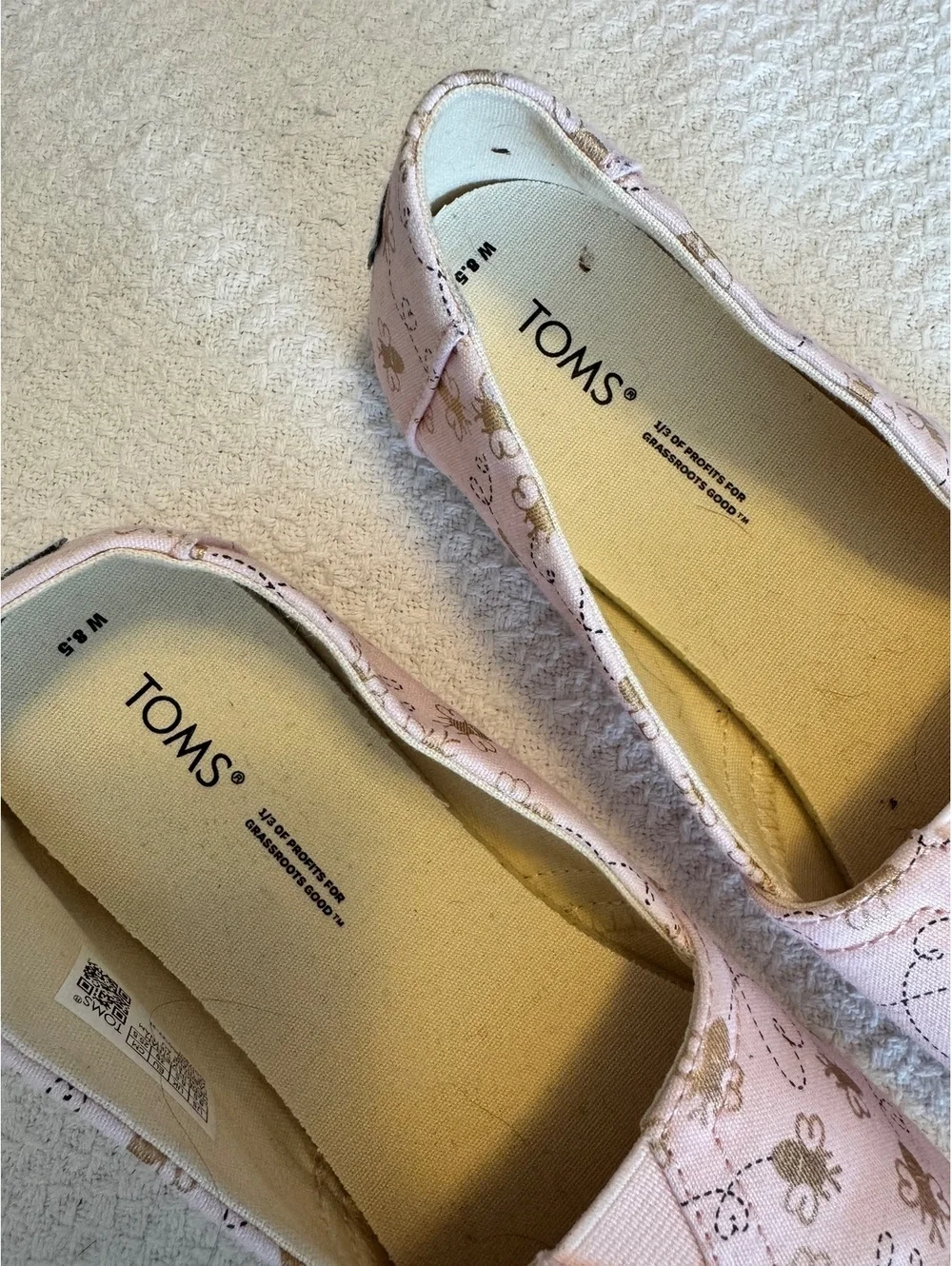 TOMS Pink Bee Print Canvas Slip-On Shoes Size W 8